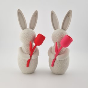 3D printet p�skehare med r�d tulipan i h�nden