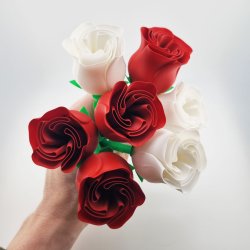 Buket af evighedsroser i r�d og hvid 3D print