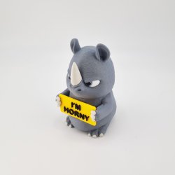 N�sehorn med skilt i 3D-printet design