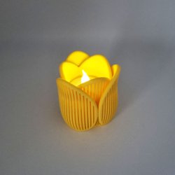 3D printet tulipan fyrfadsstage med elegant ribbet design