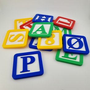 Farverige 3D printede bogstavplader i hele alfabetet A-�